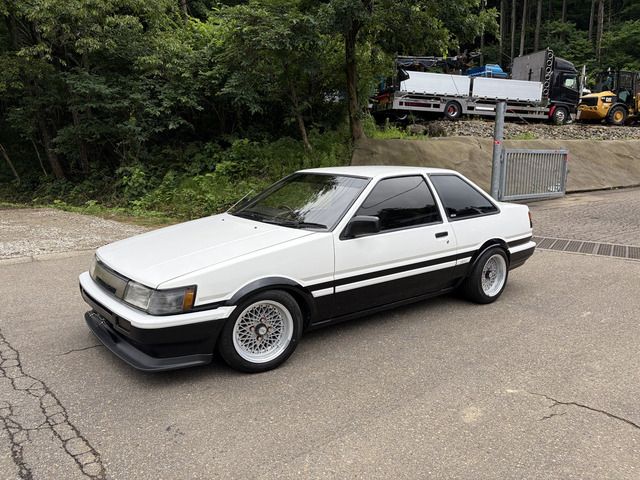 COROLLA LEVIN