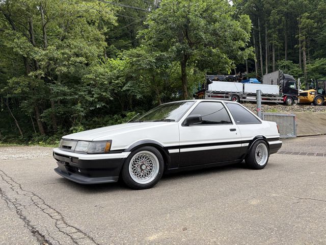COROLLA LEVIN