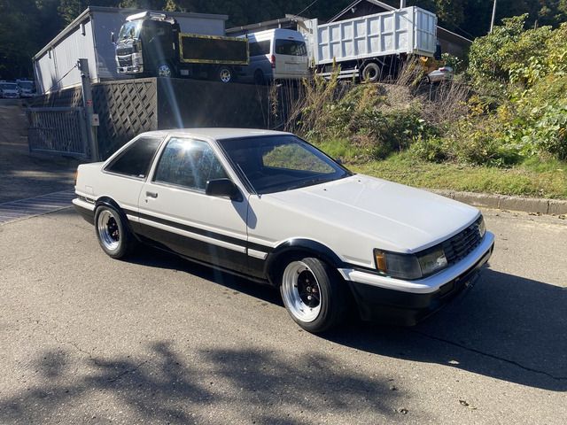 COROLLA LEVIN