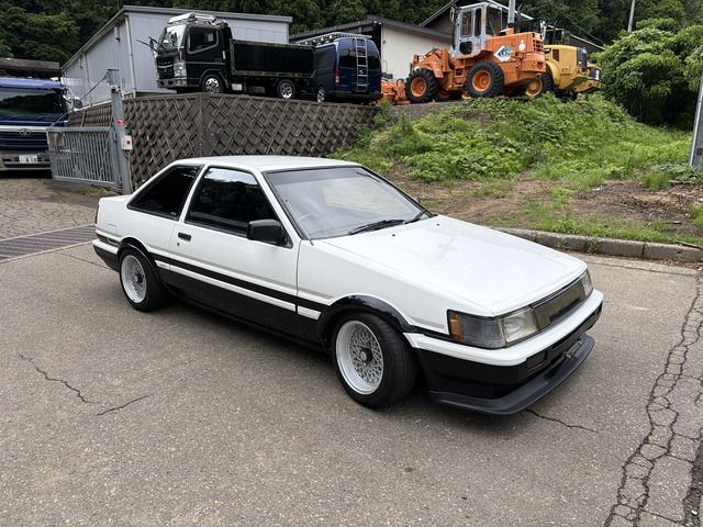 COROLLA LEVIN