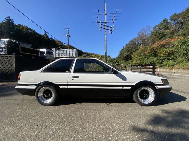 COROLLA LEVIN