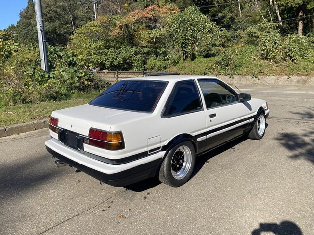 COROLLA LEVIN
