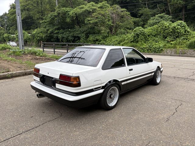 COROLLA LEVIN