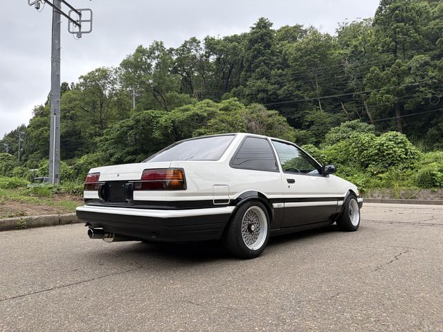 COROLLA LEVIN
