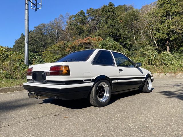 COROLLA LEVIN