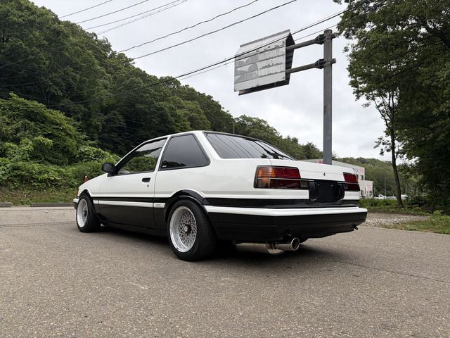 COROLLA LEVIN