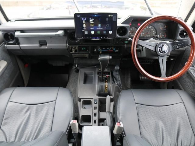 LANDCRUISER van