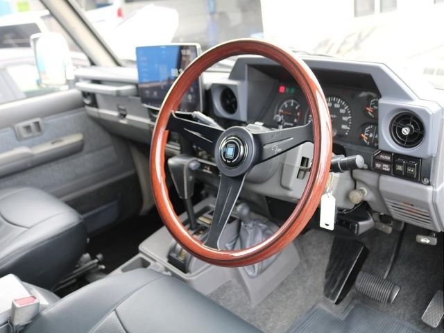 LANDCRUISER van