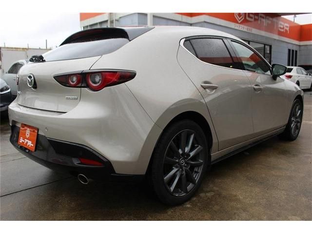 MAZDA3 FASTBACK