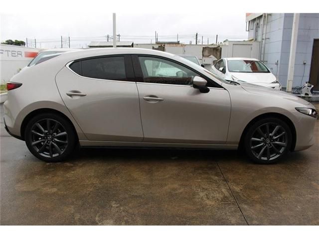 MAZDA3 FASTBACK