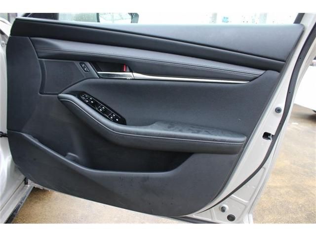 MAZDA3 FASTBACK