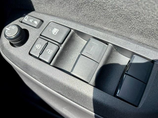 YARIS CROSS HYBRID