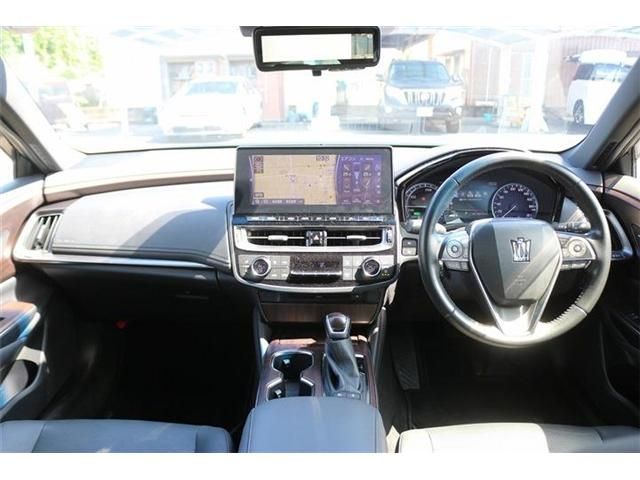 CROWN sedan hybrid
