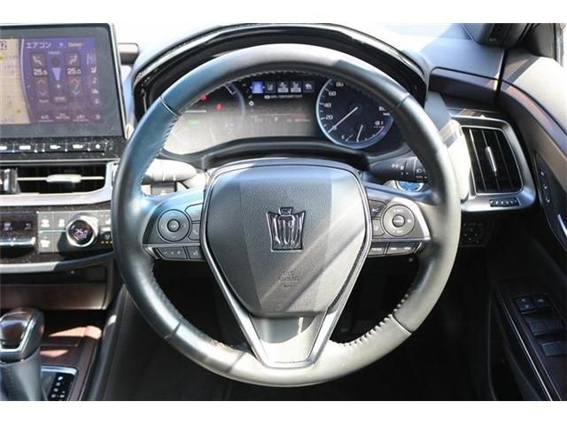 CROWN sedan hybrid