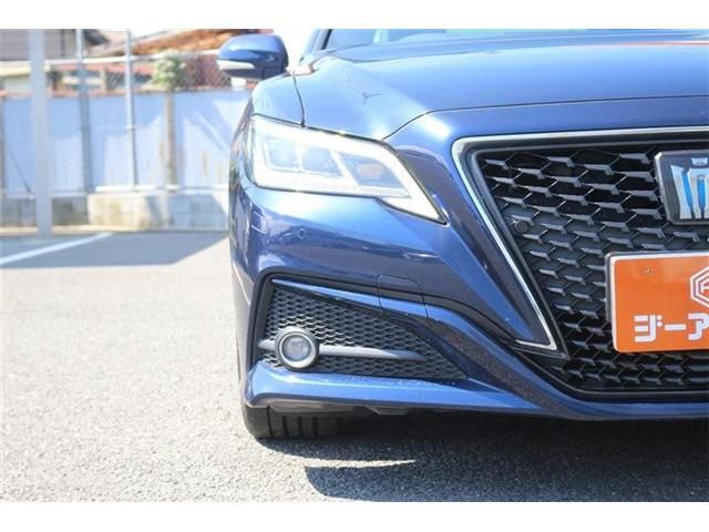 CROWN sedan hybrid