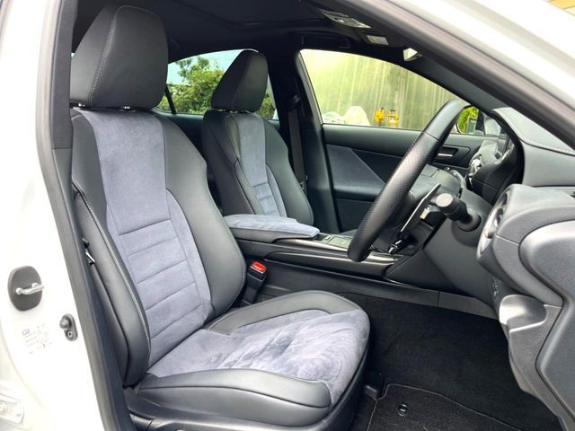 LEXUS IS300
