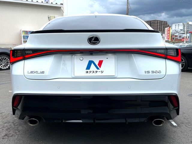 LEXUS IS300