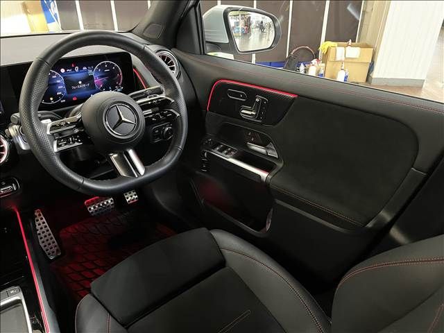 MERCEDES BENZ GLB