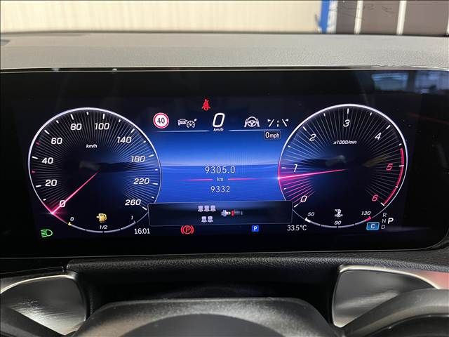 MERCEDES BENZ GLB