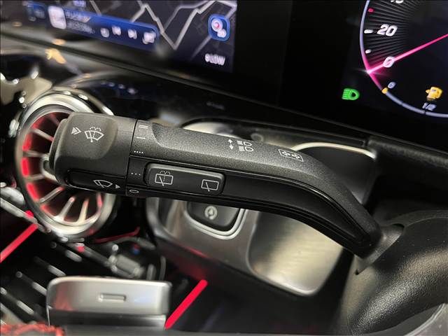 MERCEDES BENZ GLB