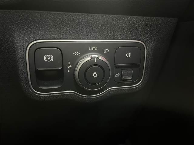 MERCEDES BENZ GLB