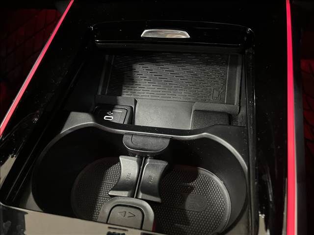 MERCEDES BENZ GLB