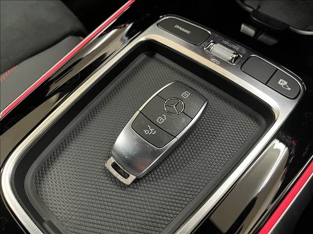 MERCEDES BENZ GLB
