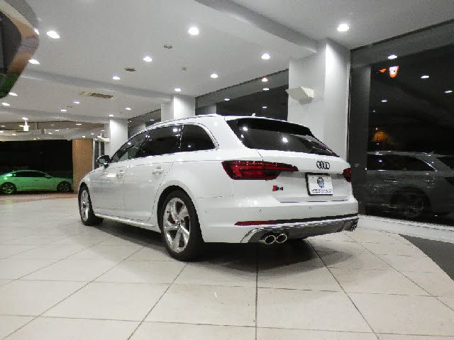 AUDI S4 AVANT