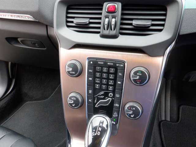 VOLVO V40 CROSS COUNTRY
