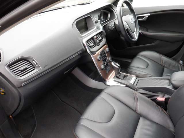 VOLVO V40 CROSS COUNTRY
