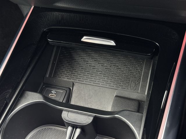 MERCEDES BENZ EQA
