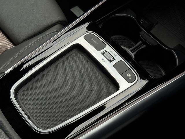 MERCEDES BENZ EQA