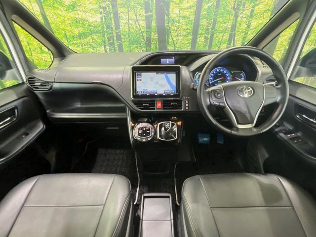 VOXY HYBRID