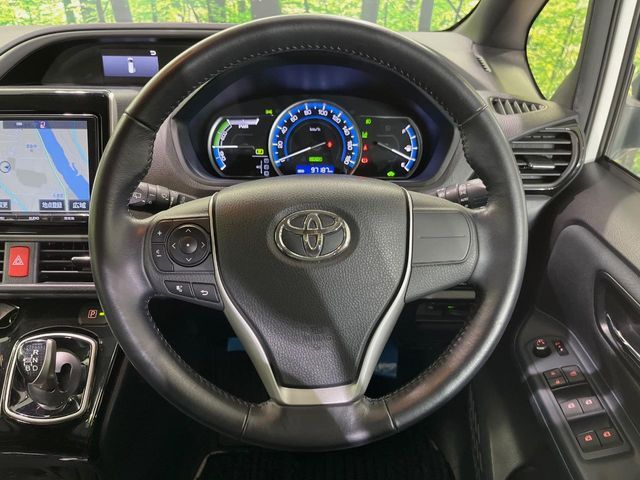 VOXY HYBRID