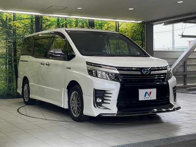 VOXY HYBRID