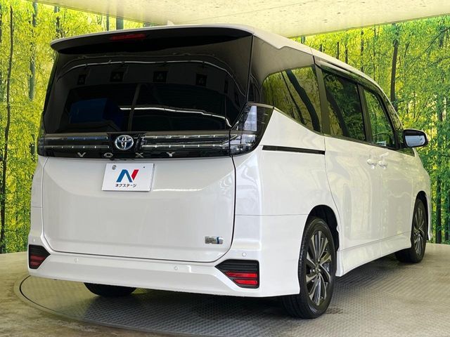 VOXY HYBRID