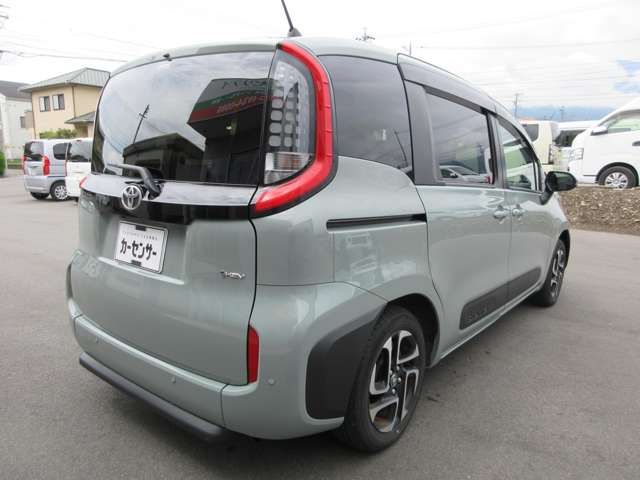 SIENTA HYBRID