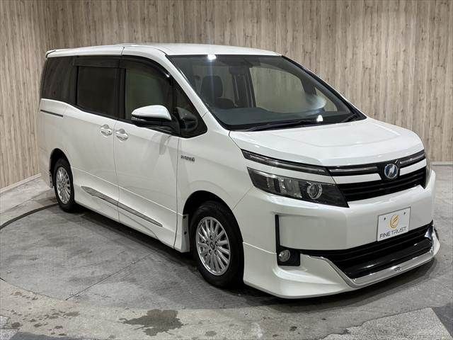 VOXY HYBRID