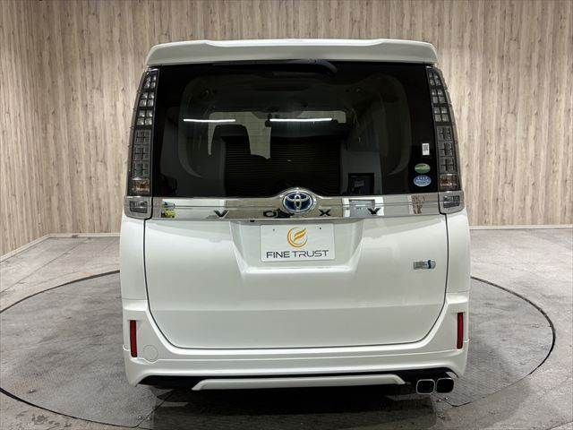 VOXY HYBRID