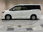 VOXY HYBRID