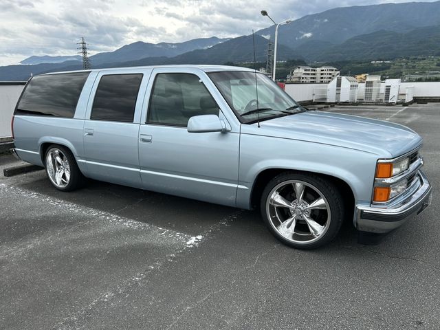 CHEVROLET SUBURBAN