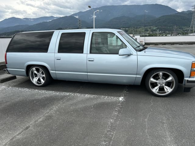 CHEVROLET SUBURBAN