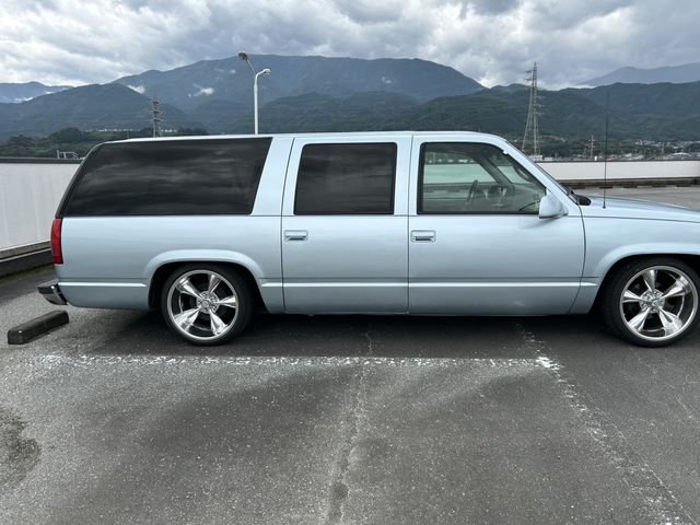 CHEVROLET SUBURBAN