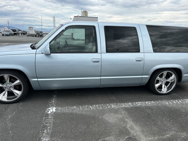 CHEVROLET SUBURBAN