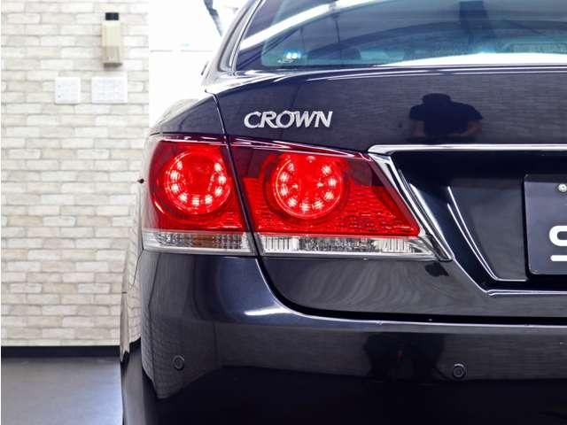 CROWN sedan