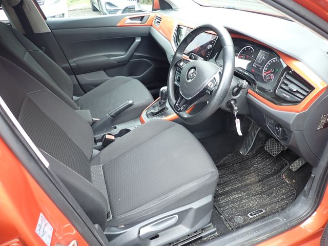VOLKSWAGEN POLO