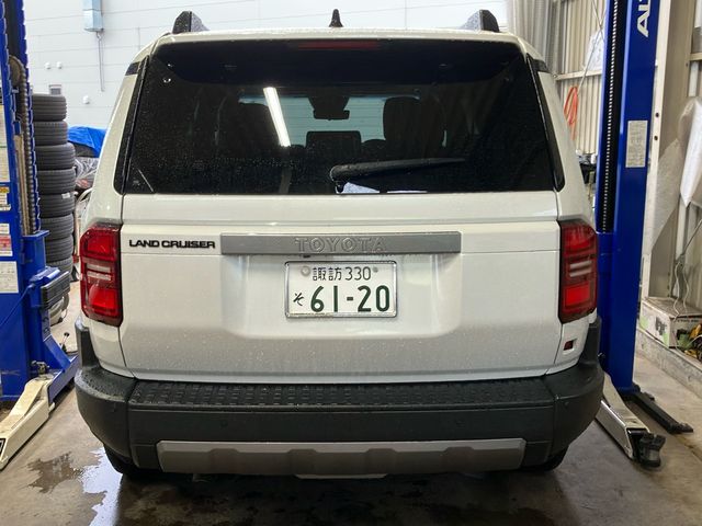 LANDCRUISER 250