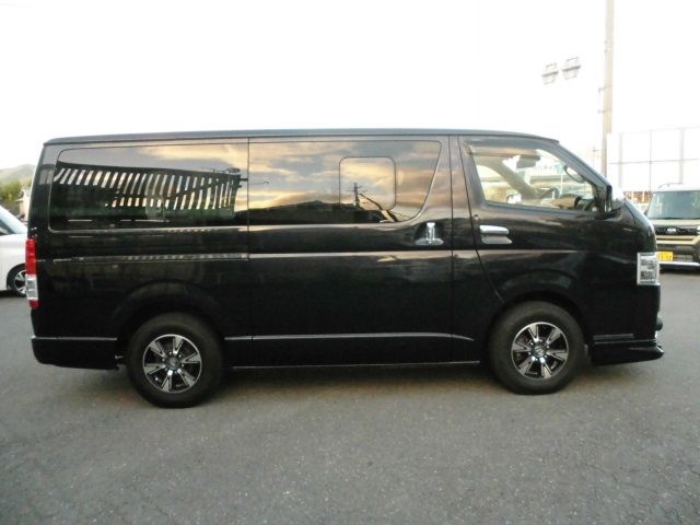 REGIUSACE 2WD van