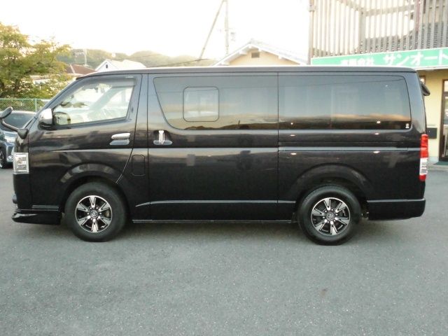 REGIUSACE 2WD van