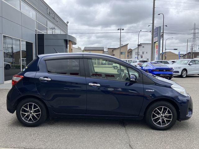VITZ HYBRID